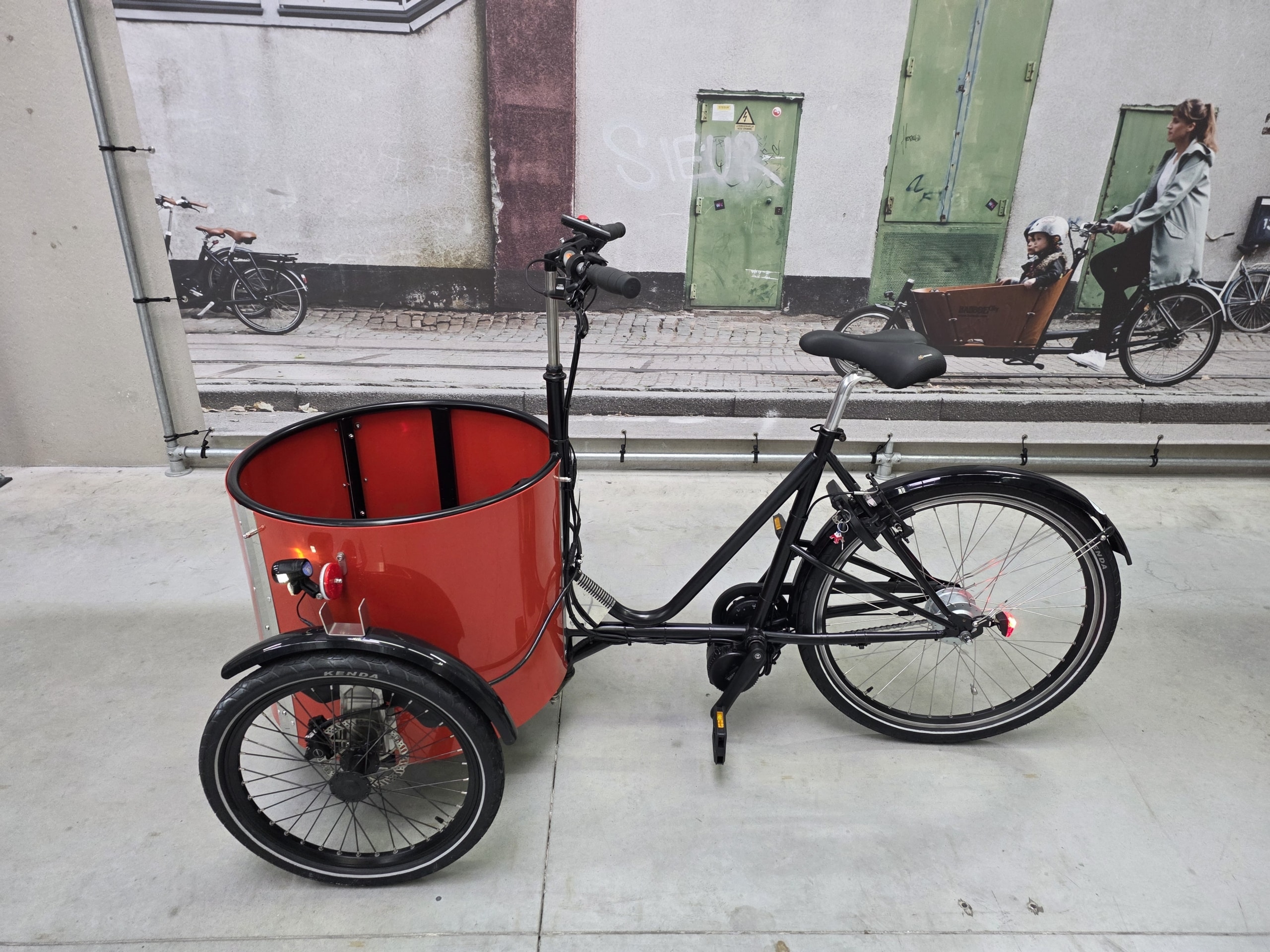 Foto van Nihola Low Compact: De Ideale Oplossing voor Stabiel en Comfortabel Bakfiets via Adam's Bike